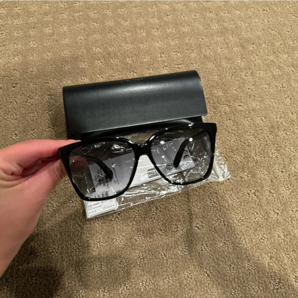 Brand new sunglasses - Picture 3 of 9